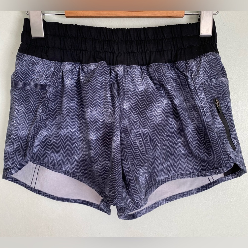 Lululemon Shorts Size 4 Black Grey Elastic Waistband Studio Yoga Gym Training
